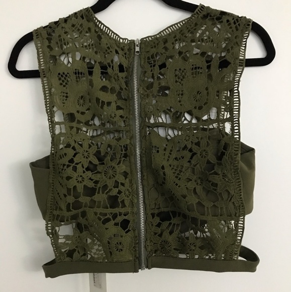 Beautiful green lace crop top - Picture 2 of 2